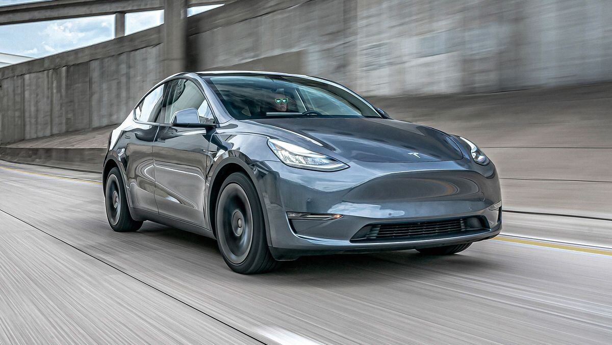 TESLA Model Y 2024
