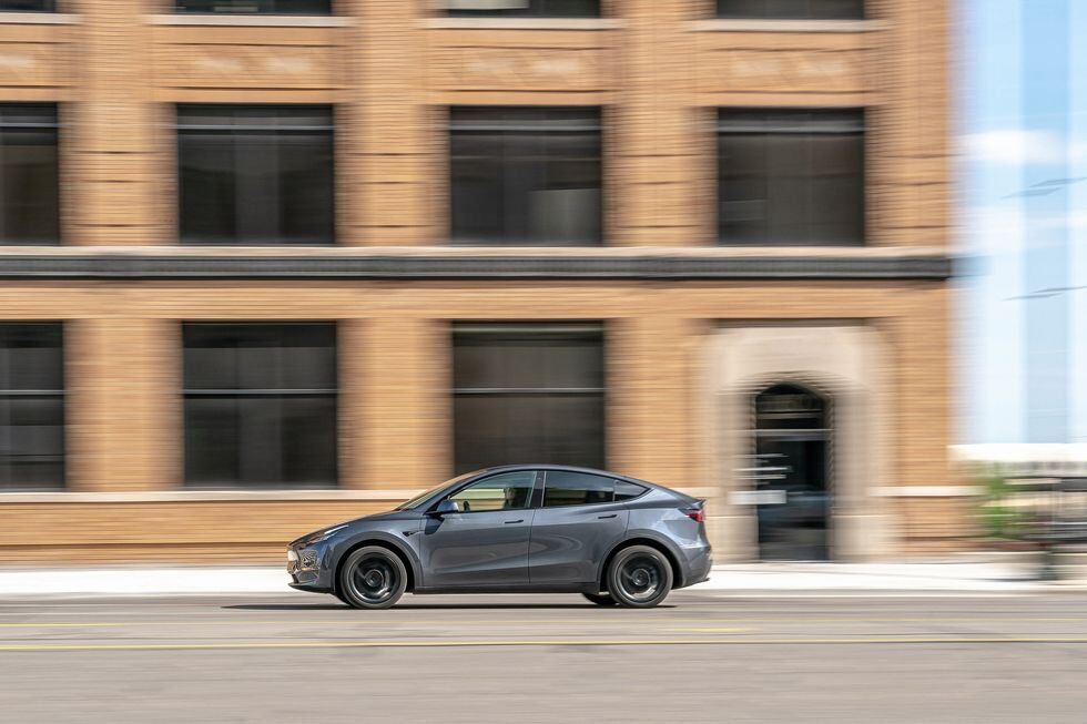 TESLA Model Y 2024 - Image 2